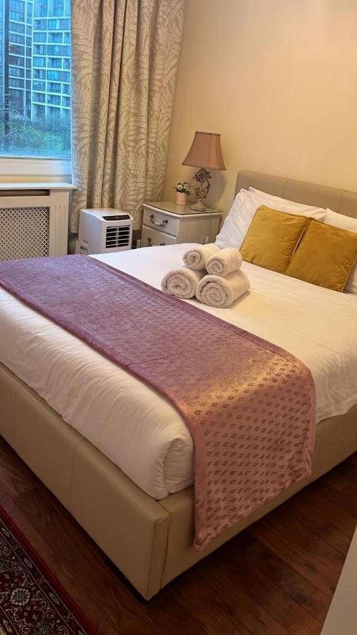 Lovely 3 Bedroom Apartment London Bagian luar foto